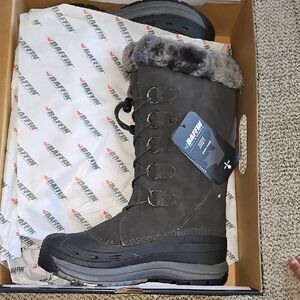 Baffin Charcoal Snow Boots with Plush Lining